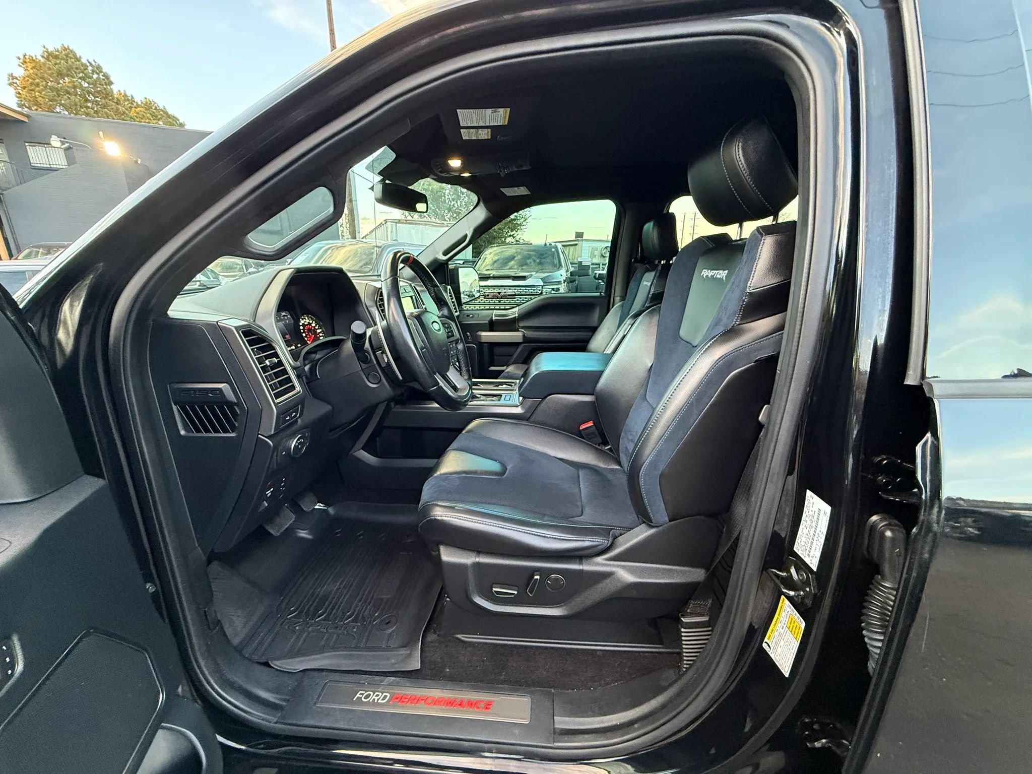 Used 2019 Ford F150 Raptor w/ Equipment Group 802A Luxury AWD/4WD image 14