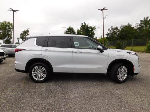 Used 2024 Mitsubishi Outlander ES AWD/4WD image 4