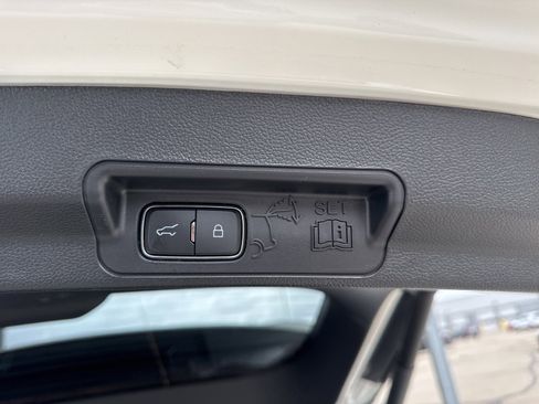 Certified 2023 Ford Explorer XLT image 37