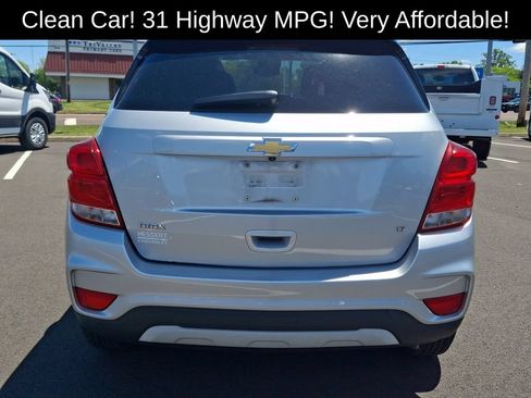 Used 2019 Chevrolet Trax LT w/ LT Convenience Package FWD image 8