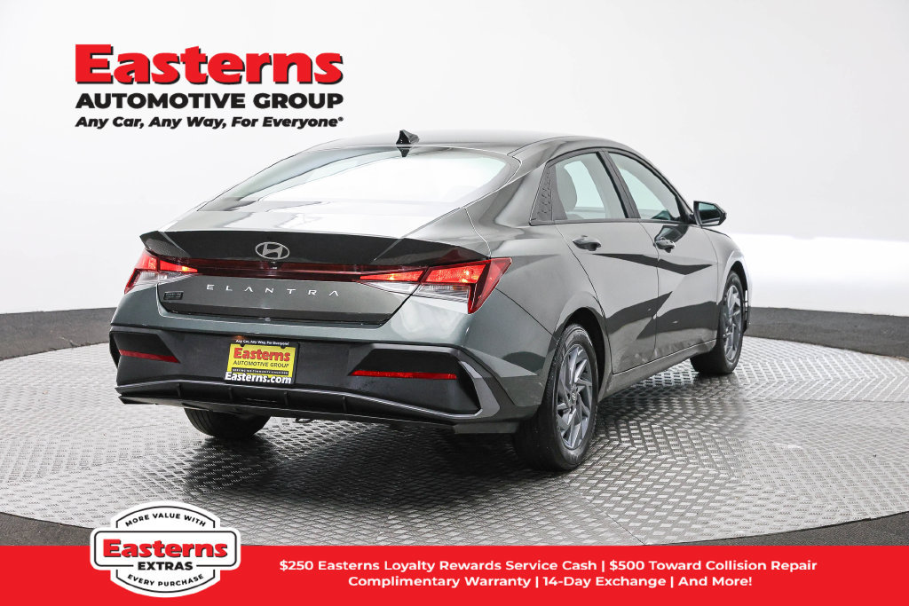 Used 2024 Hyundai Elantra SEL FWD image 6