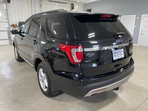 Used 2017 Ford Explorer XLT w/ Equipment Group 202A AWD/4WD image 5