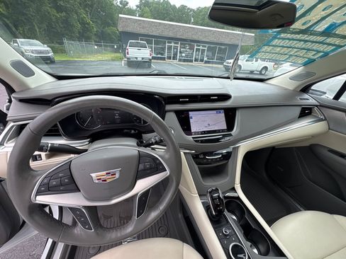 Used 2023 Cadillac XT5 Premium Luxury FWD image 14