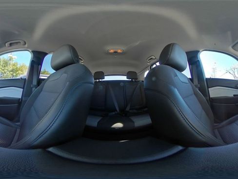 Used 2025 Chevrolet Trax LT image 47