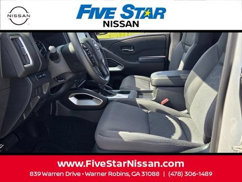 Used 2025 Nissan Frontier SV RWD image 5
