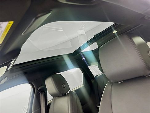 New 2026 Land Rover Range Rover Velar Dynamic SE image 14