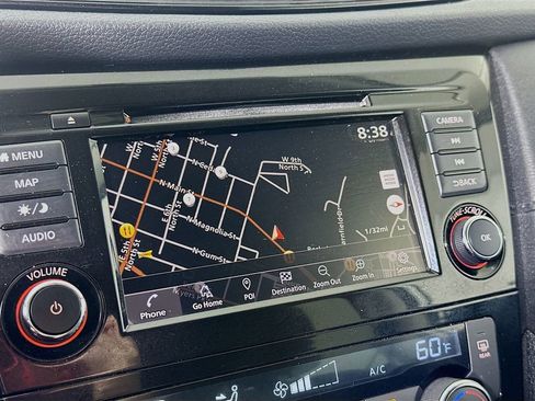 Used 2018 Nissan Rogue SV w/ Premium Package FWD image 28