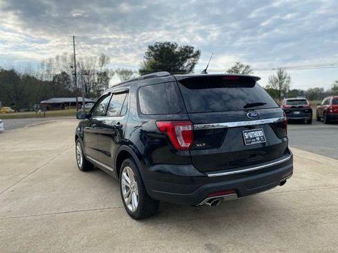 Used 2018 Ford Explorer XLT w/ Equipment Group 202A image 8