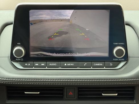 Used 2023 Nissan Rogue S AWD/4WD image 12