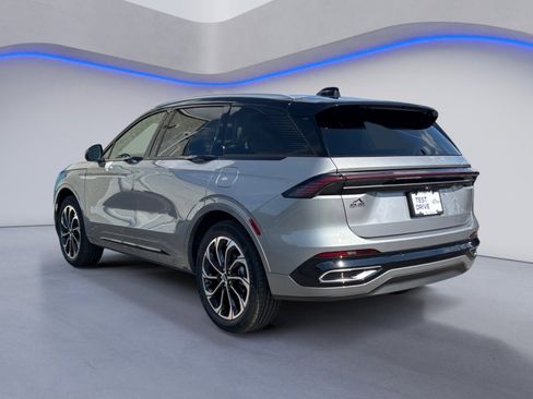 New 2025 Lincoln Nautilus Reserve image 8