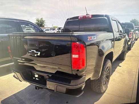 Used 2017 Chevrolet Colorado Z71 w/ Z71 Midnight Edition AWD/4WD image 4
