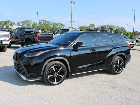 Used 2022 Toyota Highlander XSE AWD/4WD image 5