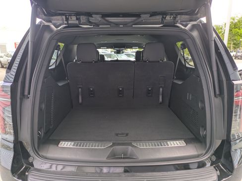 Used 2025 Chevrolet Suburban Z71 AWD/4WD image 28