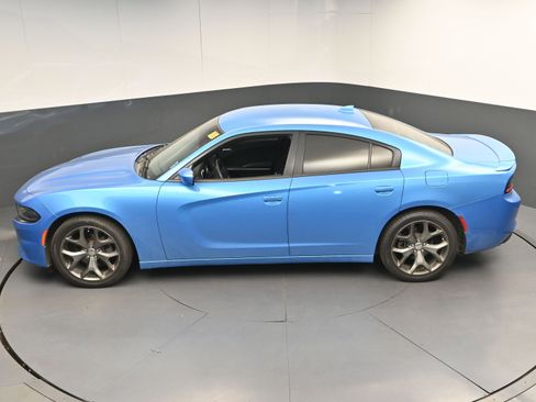 Used 2015 Dodge Charger SXT image 36
