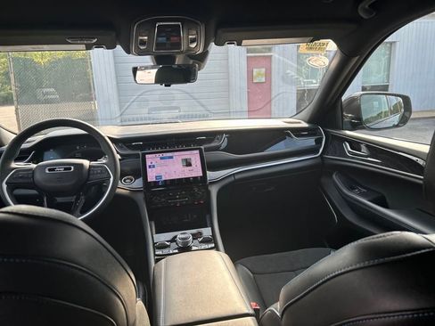 New 2024 Jeep Grand Cherokee Trailhawk w/ Luxury Tech Group III image 19