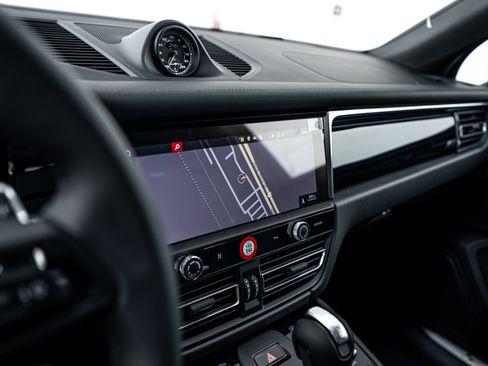Certified 2026 Porsche Macan S AWD/4WD image 15