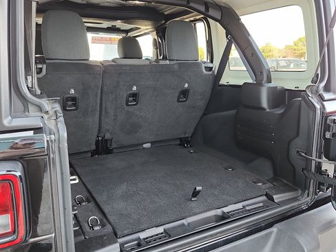 Used 2024 Jeep Wrangler Unlimited Sport AWD/4WD image 9