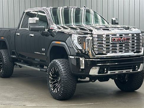 Used 2025 GMC Sierra 3500 Denali image 7