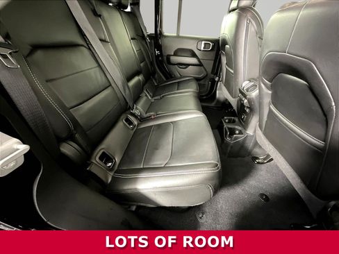 Used 2020 Jeep Gladiator Overland AWD/4WD image 24