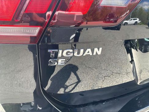 Certified 2021 Volkswagen Tiguan SE R-Line AWD/4WD image 28