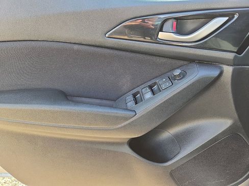 Used 2015 MAZDA MAZDA3 i Sport image 18