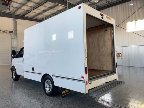 Used 2022 Chevrolet Express 3500 w/ Power Convenience Package RWD image 18