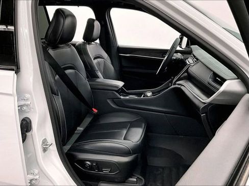 Used 2025 Jeep Grand Cherokee Limited w/ Luxury Tech Group II AWD/4WD image 8
