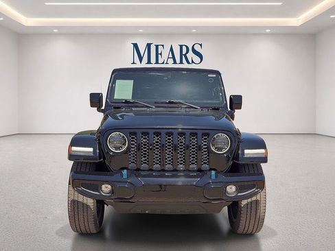 Used 2023 Jeep Wrangler Unlimited Sahara AWD/4WD image 8