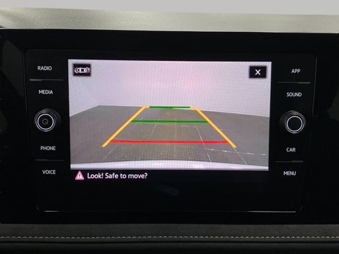 Certified 2025 Volkswagen Taos SE image 21