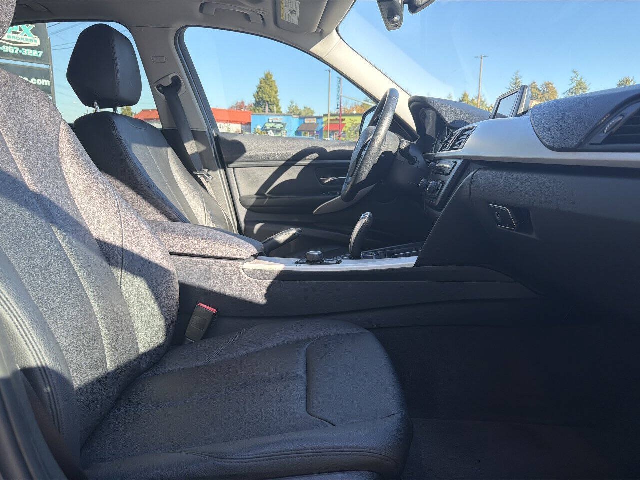 Used 2014 BMW 320i Sedan RWD image 15