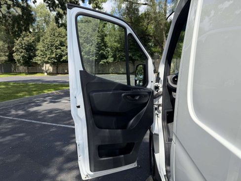 Used 2024 Mercedes-Benz Sprinter 2500 image 16