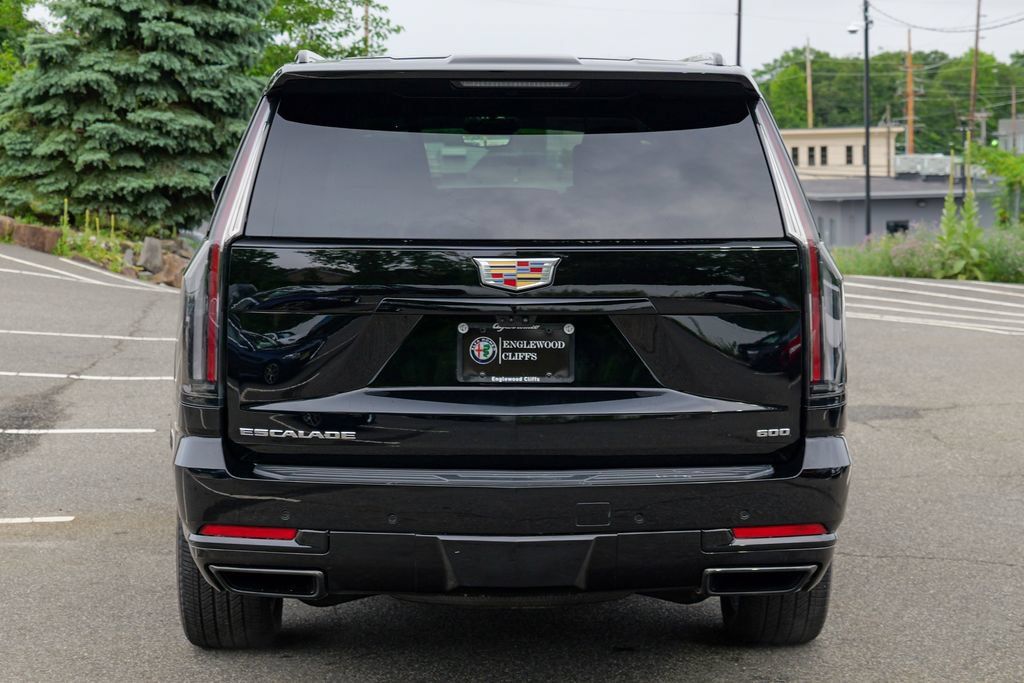 Used 2025 Cadillac Escalade ESV Sport Platinum AWD/4WD image 6