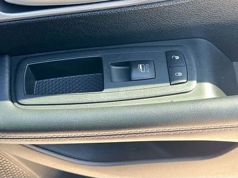 Used 2019 Chrysler Pacifica Touring-L Plus w/ S Appearance Package image 31