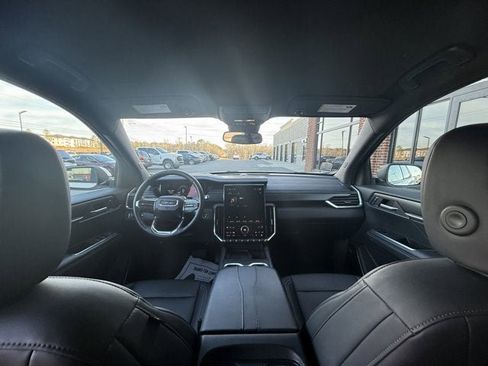 Used 2024 GMC Acadia Elevation image 16