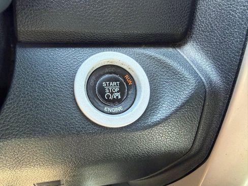 Used 2016 RAM 2500 Laramie AWD/4WD image 30