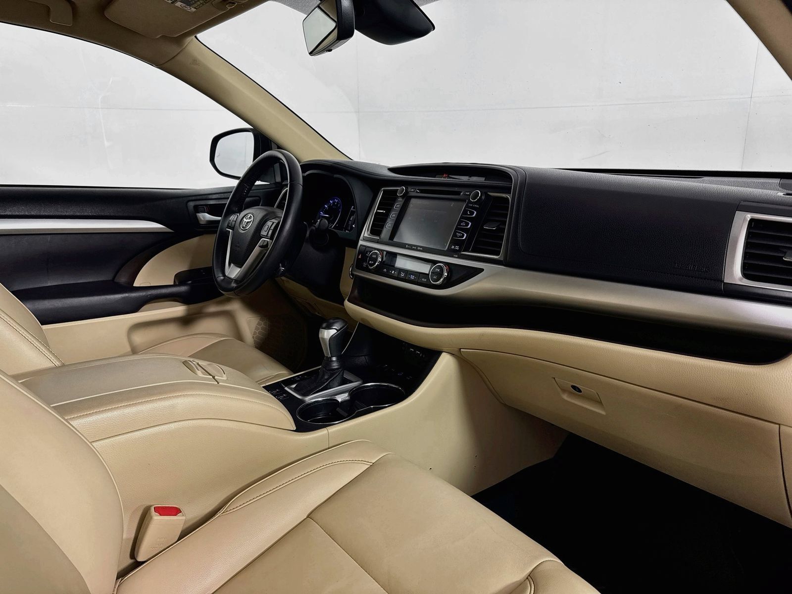 Used 2019 Toyota Highlander XLE AWD/4WD image 32
