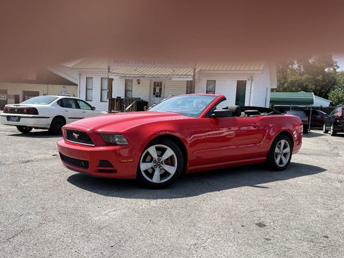 Used 2013 Ford Mustang Convertible RWD image 13