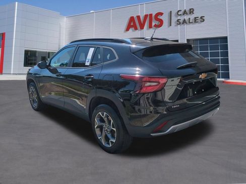 Used 2025 Chevrolet Trax LT w/ LT Convenience Package FWD image 9