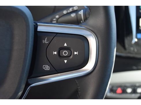 Certified 2025 Volvo XC40 B5 Core w/ Protection Package Premier image 35