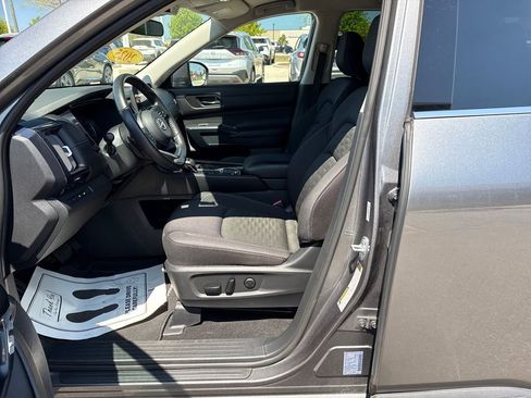 Used 2025 Nissan Pathfinder SV FWD image 15