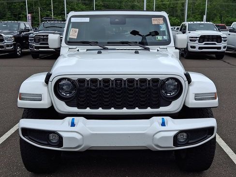 Used 2024 Jeep Wrangler High Altitude AWD/4WD image 3