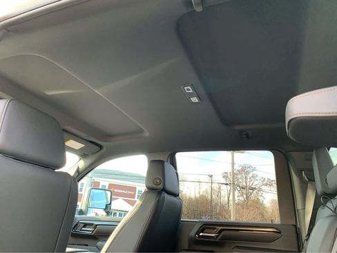 Used 2025 GMC Sierra 2500 AT4 image 24