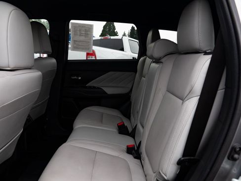 Used 2022 Mitsubishi Outlander LE image 20