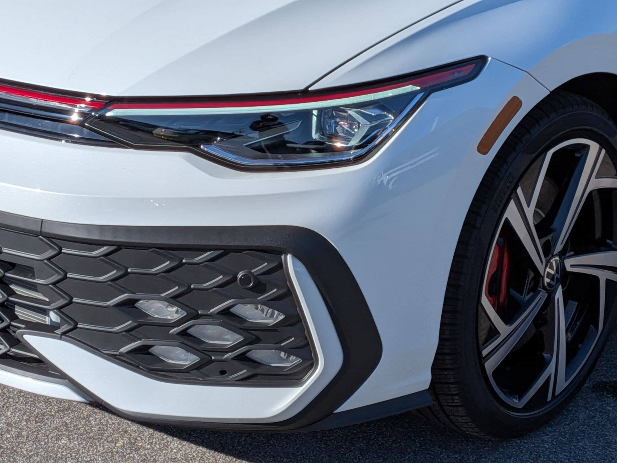 New 2026 Volkswagen GTI SE FWD image 9