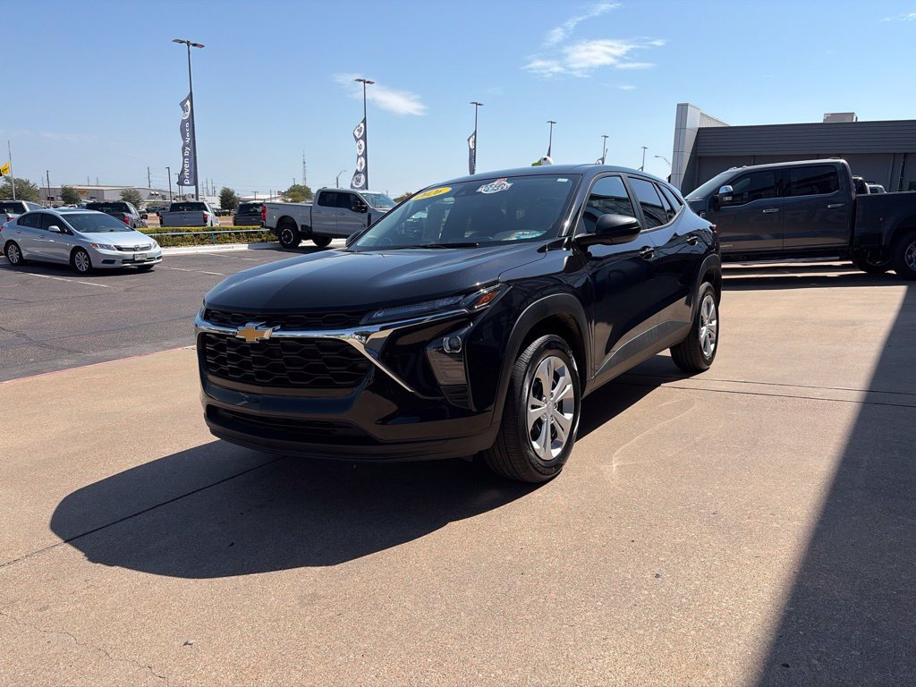 Used 2026 Chevrolet Trax LS FWD image 4