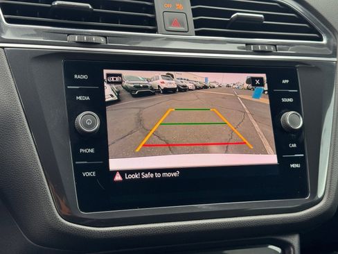 Used 2024 Volkswagen Tiguan SE image 30