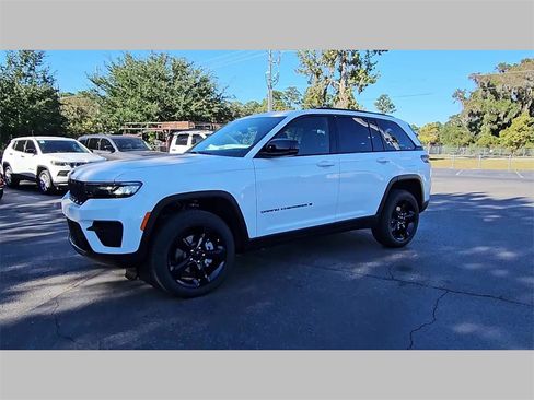 New 2025 Jeep Grand Cherokee Altitude image 26