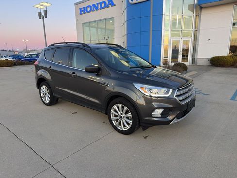Used 2019 Ford Escape SEL image 3