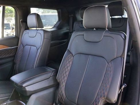 Used 2025 Jeep Grand Cherokee L Summit AWD/4WD image 25