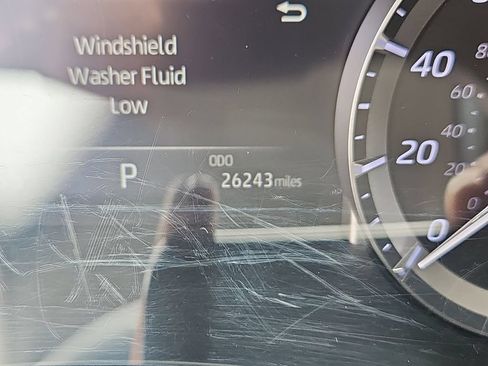 Used 2022 Toyota Highlander XLE AWD/4WD image 12